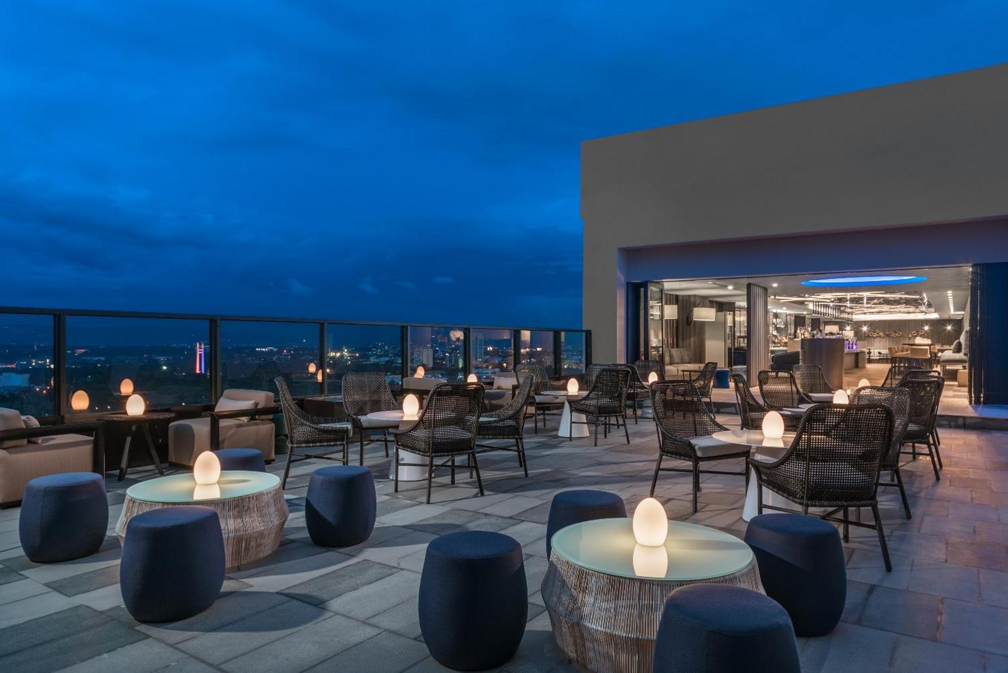 Seda Vertis North Quezon City Exterior foto The rooftop bar