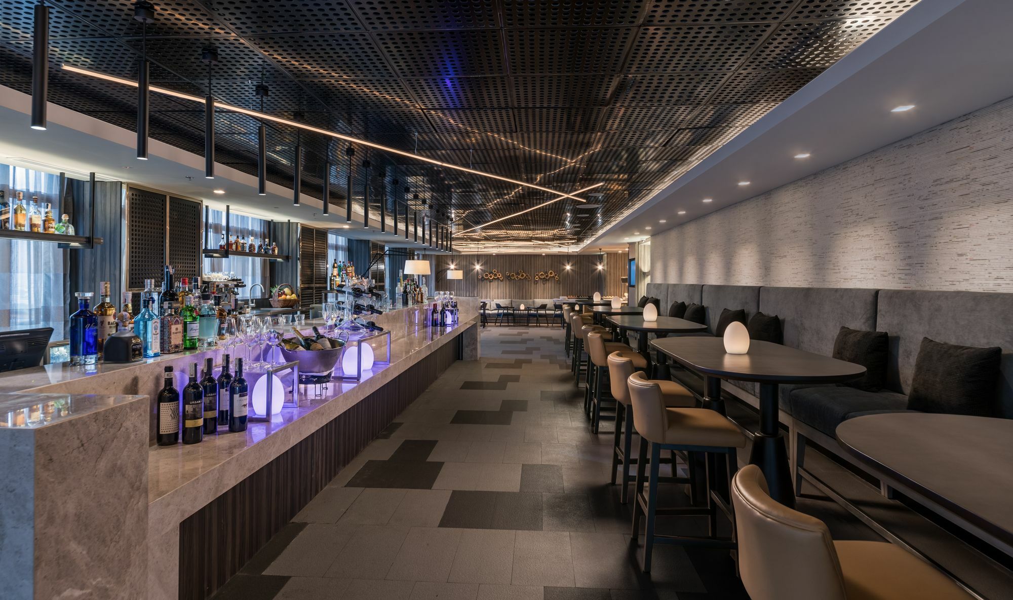 Seda Vertis North Quezon City Exterior foto The bar at the lounge